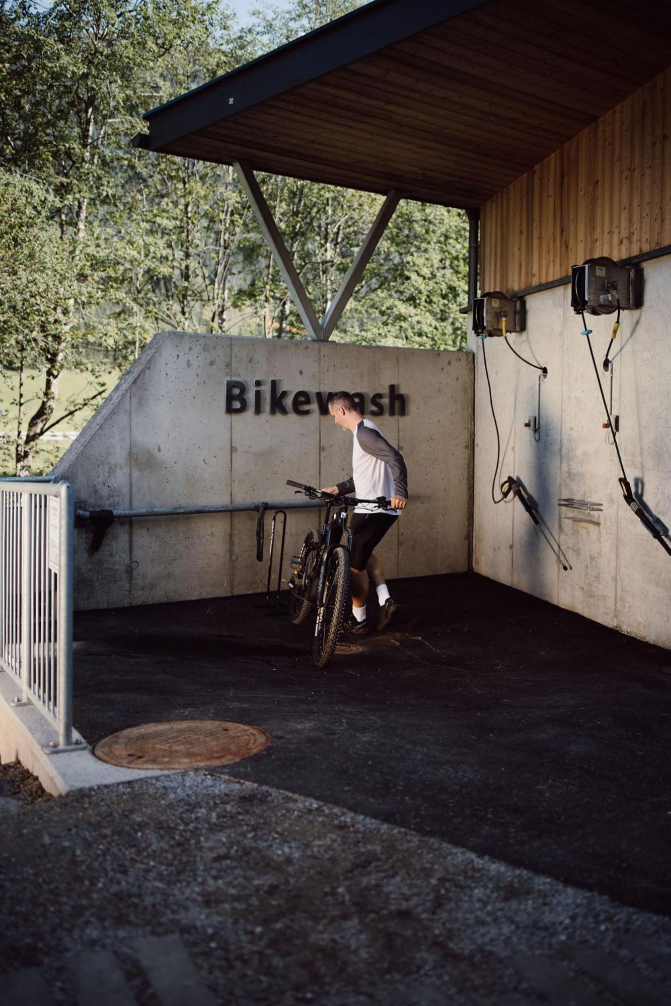 Dips&Drops - The First Bike And Ski Hub Flachau Zewnętrze zdjęcie